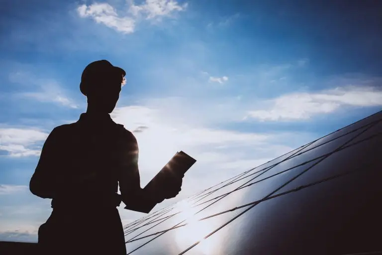 worker-bg-solar
